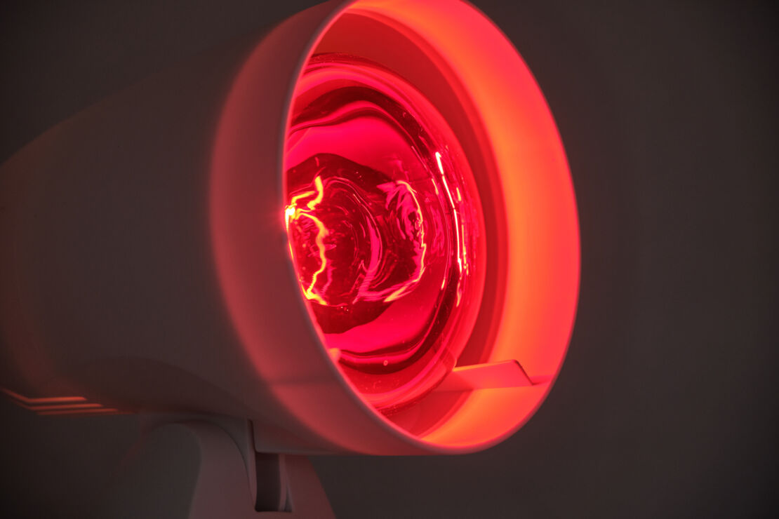 LED Red Light Therapy_Decubitus_Picture_4_AdobeStock_302880898